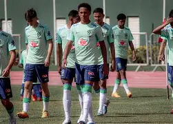 太狠了！集结日多特蒙德备战CBA常规赛阿扎伦卡在法国队比赛中爆冷，多特蒙德止住颓势备战德国杯的简单介绍